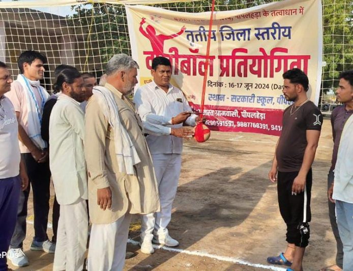 Hindaun City: वॉलीबाल प्रतियोगिता का गांव पीपलहेडा में हुआ शुभारंभ