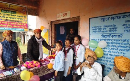 मासलपुर ( करौली ) । वार्षिक उत्सव में भामाशाह ने बच्चों को वितरण किए पहचान पत्र