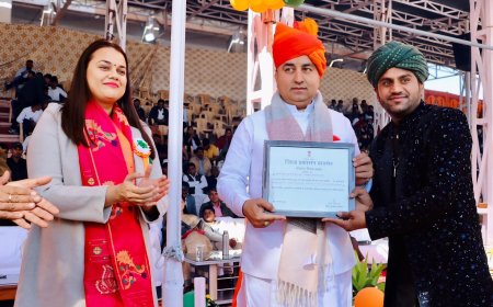 Barmer News - जिला स्तर पर प्रशासन ने किया सलामत खान बिशाला का सम्मान, तहसीलदार भी सम्मानित