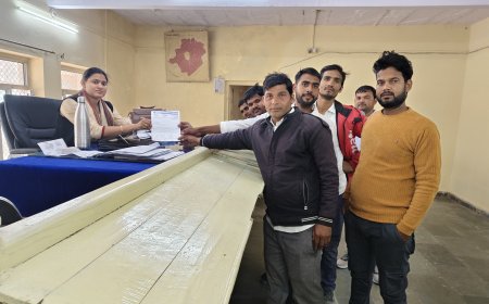 हिंडौन विधानसभा की समस्याओं को लेकर आजाद समाज पार्टी कांशीराम के कार्यकर्ताओं ने उपखंड अधिकारी को सौंपा ज्ञापन