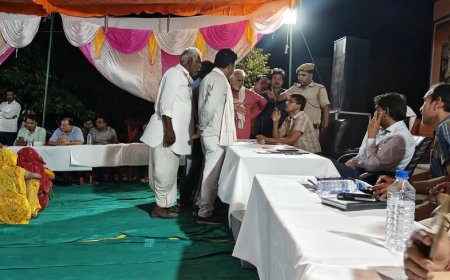 करौली: पटौंदा में रात्रि चौपाल: अतिरिक्त जिला कलक्टर ने सुनी आमजन की परिवेदनाएं