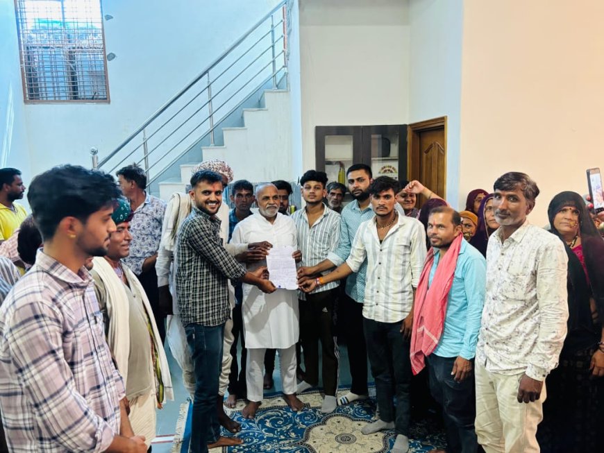 भीलवाड़ा: ग्राम थोरियाखेड़ा के ग्रामीणों ने विधायक लादू लाल पिपलिया को सौंपा ज्ञापन, गांव को ग्राम पंचायत भीटा में बनाए रखने की मांग की