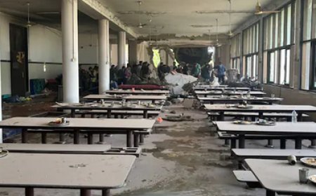 मेस में लंच कर रहे थे छात्र, तभी मेडिकल कॉलेज पर गिरा विमान – 5 की मौत, दर्जनों घायल