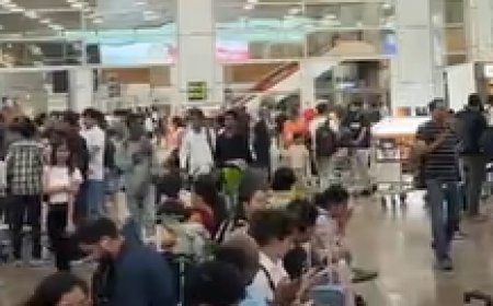 जयपुर-बेंगलुरु फ्लाइट में घंटों की देरी, इंजन खराबी के चलते एयर इंडिया एक्सप्रेस ने उड़ान रद्द की – यात्रियों में नाराज़गी