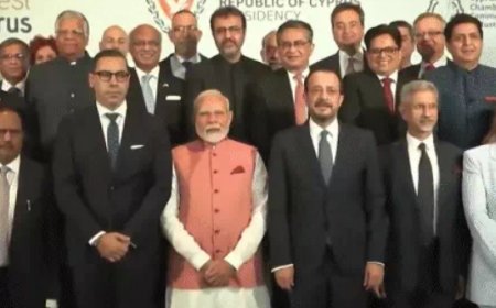 प्रधानमंत्री नरेंद्र मोदी पहुंचे साइप्रस: भारतीय समुदाय से मिले, व्यापार बढ़ाने पर हुई चर्चा