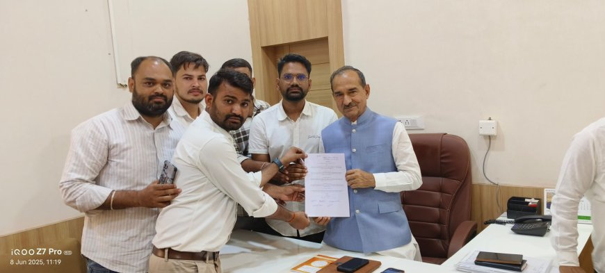 फर्स्ट ग्रेड परीक्षा तिथि में बदलाब की माँग को लेकर भाजपा प्रदेशाध्यक्ष को सौंपा गया ज्ञापन