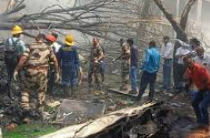 अहमदाबाद में एयर इंडिया बोइंग 787 का क्रैश — 242 सवार, 1 जीवित, कई भवन प्रभावित