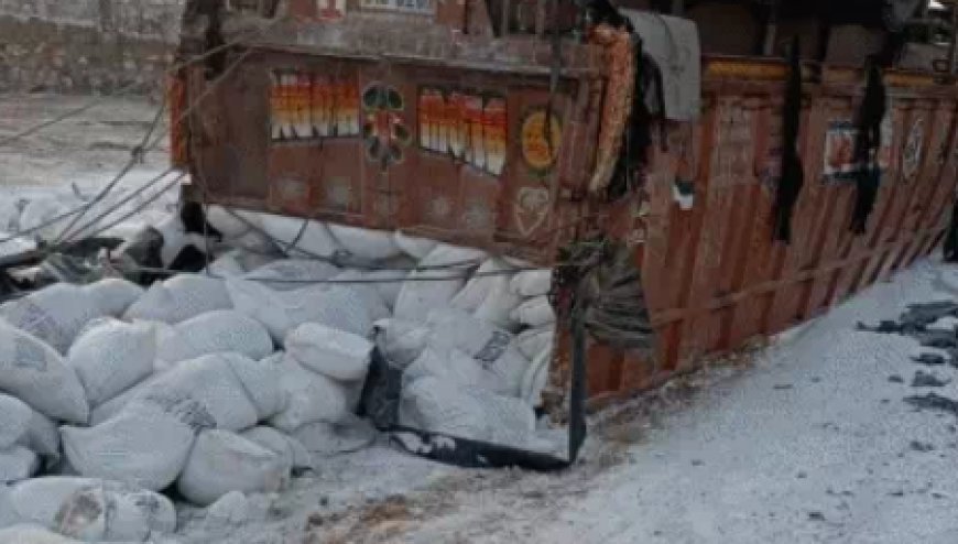 जयपुर-नागौर मेगा हाइवे पर दर्दनाक हादसा: ट्रेलर की टक्कर से दो युवकों की मौत