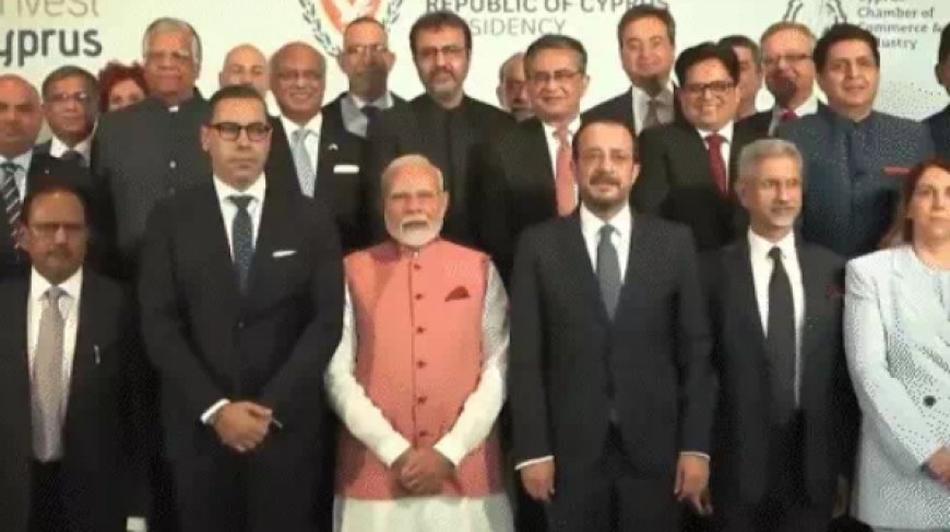 प्रधानमंत्री नरेंद्र मोदी पहुंचे साइप्रस: भारतीय समुदाय से मिले, व्यापार बढ़ाने पर हुई चर्चा
