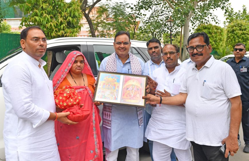 सपोटरा की प्रधान कलावती मीणा ने विधायक हंसराज मीणा संग सीएम भजनलाल शर्मा से की मुलाकात