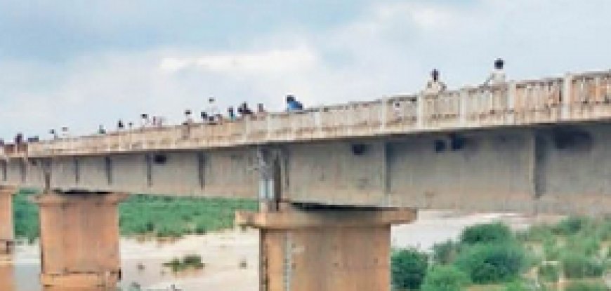 समोगर पुल की जर्जर हालत बनी हादसों का कारण, प्रशासन बेपरवाह