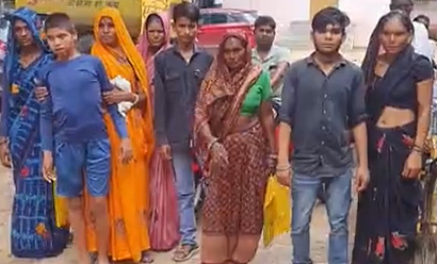 करौली जिला कलेक्ट्रेट पर दिव्यांगों का प्रदर्शन, आवास और सामाजिक सम्मान की मांग उठी