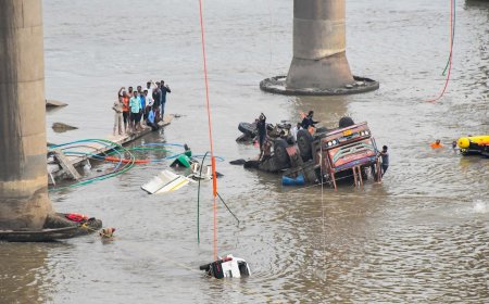 गुजरात में बड़ा हादसा: महिसागर नदी पर 43 साल पुराना पुल ढहा,अब तक 9 की मौत