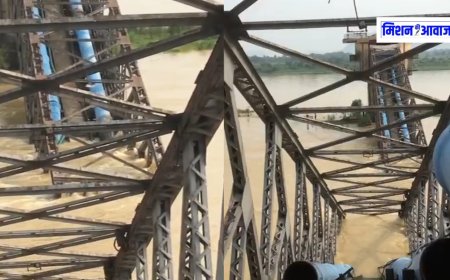 आसनसोल में दामोदर नदी पर बना लोहे का पुल गिरा, 52 गांवों की पानी सप्लाई बाधित