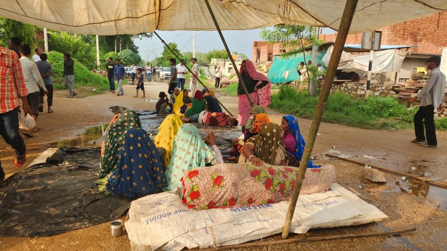 सपोटरा के डाबरा गांव में युवती की संदिग्ध मौत, 30 घंटे से परिजन शव रख कर रहे प्रदर्शन