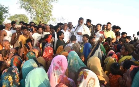 पूर्णिया सांसद पप्पू यादव ने आदर्श आचार संहिता ने पैसे बांटे, कटाव पीड़ितों को दी आर्थिक सहायता