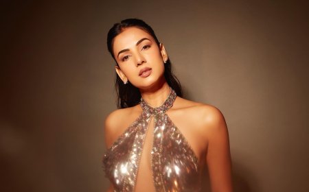 दीपावली पर सोनल चौहान का दिलकश अंदाज़, इंस्टाग्राम पर शेयर की ग्लैमरस तस्वीर