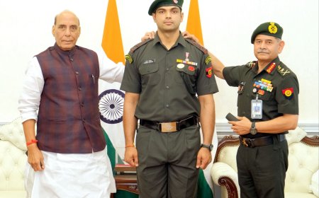 नीरज चोपड़ा को मिला लेफ्टिनेंट कर्नल का सम्मान, सेना की वर्दी में नजर आए ओलंपिक हीरो