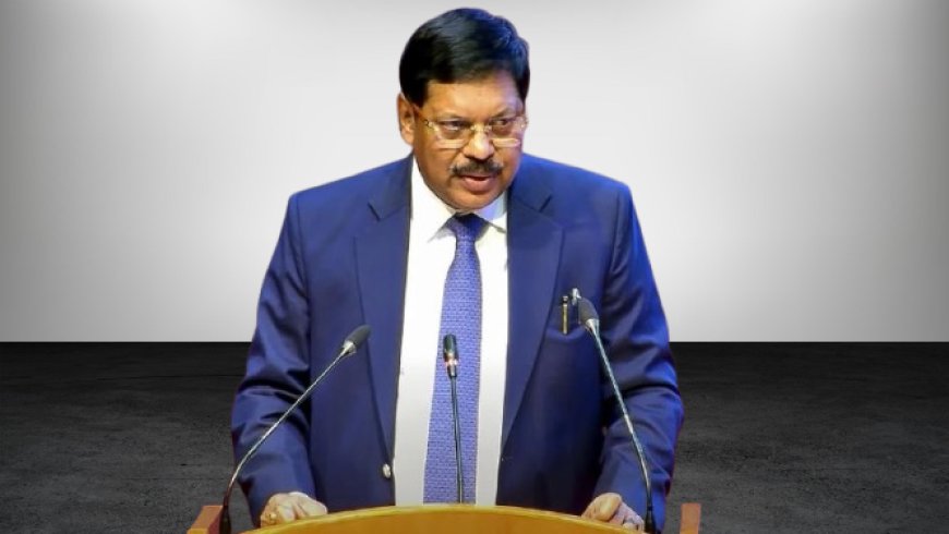 सुप्रीम कोर्ट में विवाद: वकील ने चीफ जस्टिस पर जूता फेंकने की कोशिश की, कार्यवाही में खलल