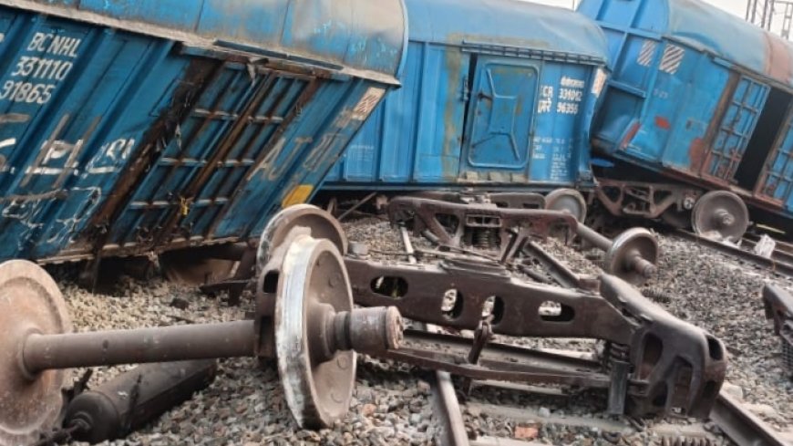 रेलवे ट्रैक पर नंदी आने से श्रीमाधोपुर में बड़ा हादसा, मालगाड़ी के 36 डिब्बे पटरी से उतरे।