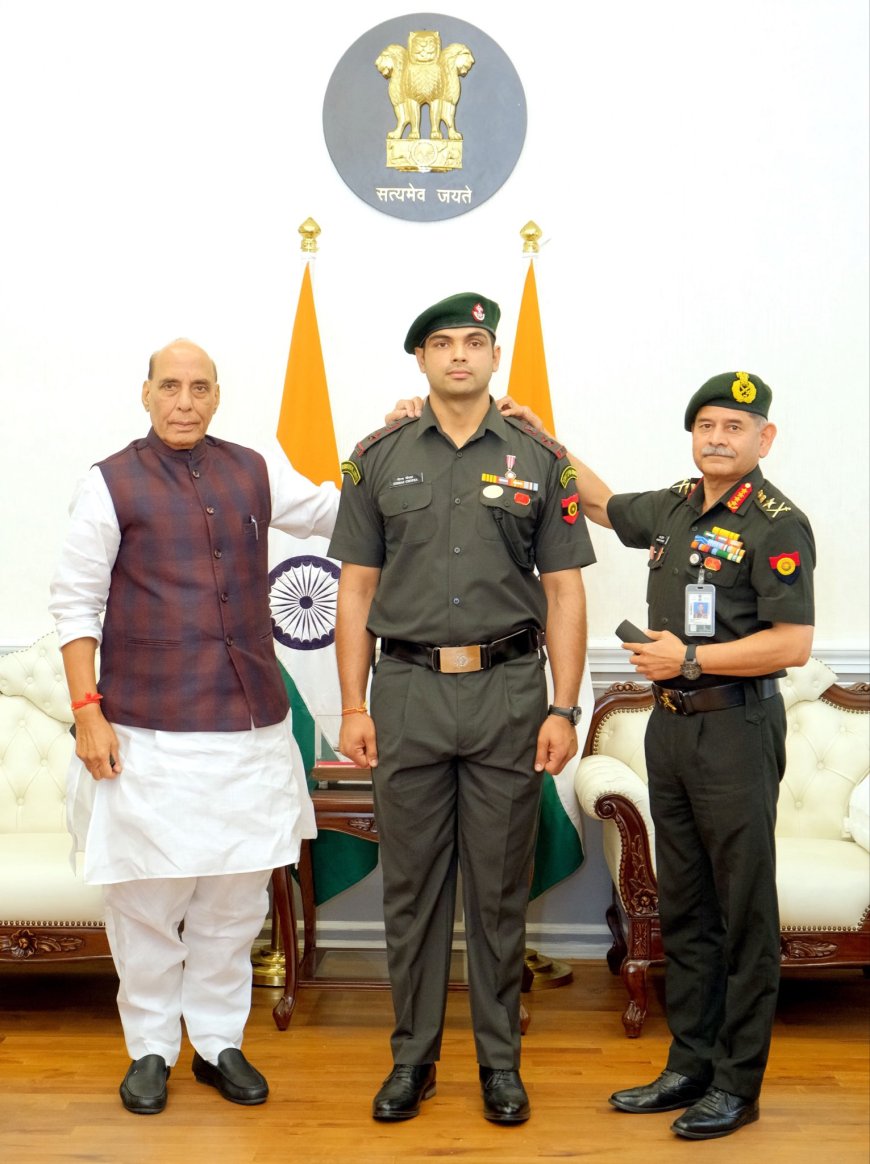 नीरज चोपड़ा को मिला लेफ्टिनेंट कर्नल का सम्मान, सेना की वर्दी में नजर आए ओलंपिक हीरो