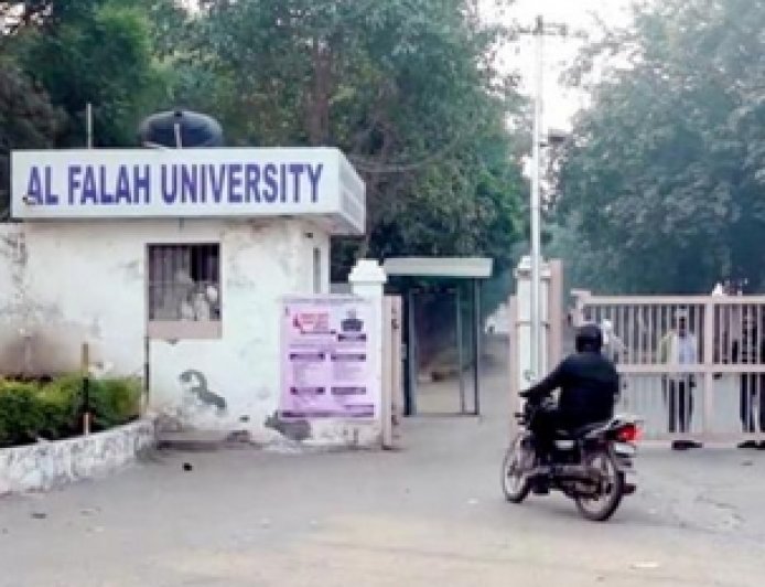 दिल्ली कार ब्लास्ट: ED की बड़ी कार्रवाई, फरीदाबाद की अल-फलाह यूनिवर्सिटी पर छापा