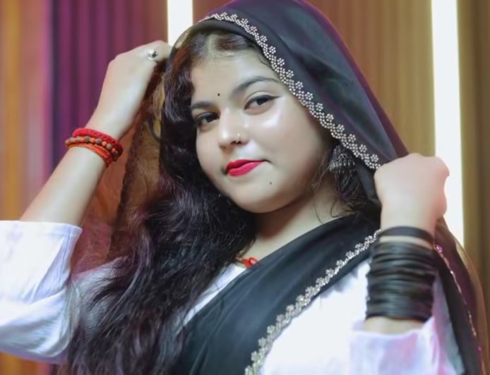 Kajal Kumari: देसी लुक में छाईं काजल कुमारी, ब्लैक साड़ी वाले वीडियो ने इंटरनेट पर मचाई धूम