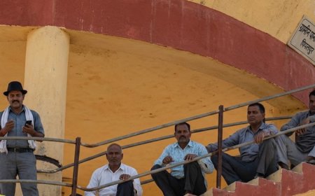 हिंडौन में एक्सप्रेसवे के विरोध में उग्र प्रदर्शन, ग्रामीण पानी की टंकी पर चढ़े