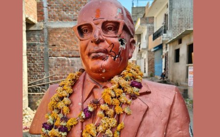 इंदौर: सांवेर के रेवती ग्राम में बाबा साहब की प्रतिमा खंडित, भीम आर्मी का कड़ा विरोध, प्रशासन ने दिया आश्वासन