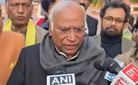 विश्व प्रेस स्वतंत्रता दिवस: 'लोकतंत्र के सजग प्रहरी पर संकट', मल्लिकार्जुन खड़गे ने केंद्र सरकार पर साधा निशाना