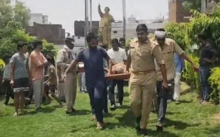 झांसी: अंबेडकर पार्क में वृद्ध ने चाकू से अपना गला रेता, प्रतिमा के पैर छूने के बाद उठाया खौफनाक कदम; हालत नाजुक