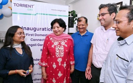 जयपुर: रंगोली गार्डन्स सोसाइटी में प्रथम घरेलू पीएनजी कनेक्शन का शुभारंभ, कलेक्टर संदेश नायक ने की अपनाने की अपील