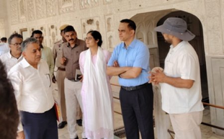 जयपुर पर्यटन: मुख्य सचिव वी. श्रीनिवास ने किया आमेर महल का निरीक्षण; पर्यटन बुनियादी ढांचे को मजबूत करने और भित्ति चित्रों के संरक्षण के दिए निर्देश