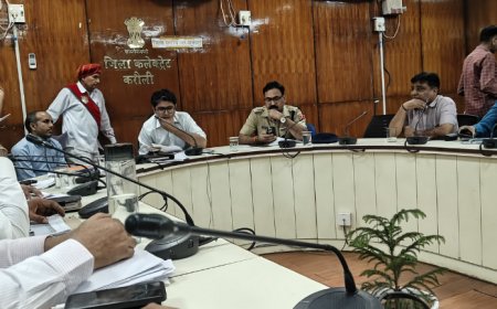 करौली जिला स्तरीय जनसुनवाई: संपर्क पोर्टल पर लापरवाही बरतने वाले दो अधिकारियों को 'कारण बताओ' नोटिस, कलेक्टर सख्त