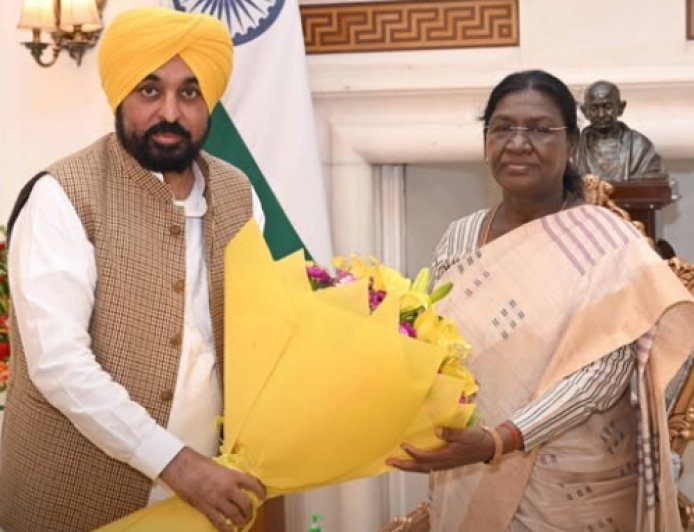 पंजाब CM भगवंत मान ने राष्ट्रपति से की मुलाकात; AAP छोड़ने वाले सांसदों की सदस्यता रद्द करने की मांग