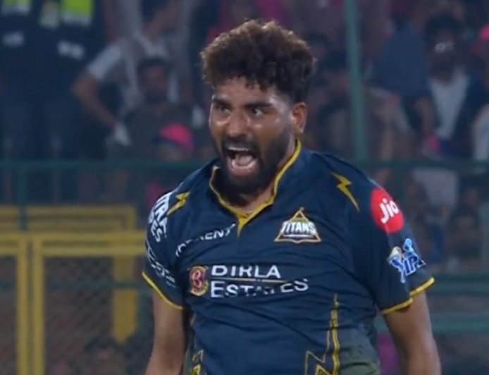IPL 2026: मोहम्मद सिराज और वैभव सूर्यवंशी के बीच तीखी भिड़ंत; 15 साल के युवा ने जड़ा छक्का, तो 'मियां' ने दहाड़ के साथ लिया बदला