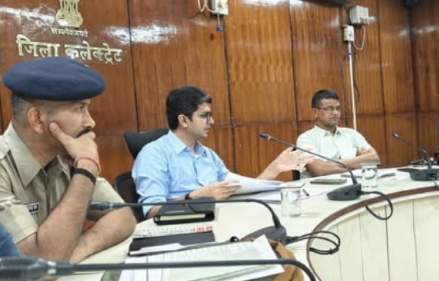 करौली: कलेक्ट्रेट में साप्ताहिक समीक्षा बैठक संपन्न; बजट घोषणाओं में देरी पर कलक्टर सख्त, 2 अधिकारियों को नोटिस