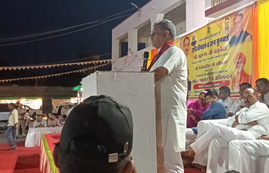 रामदेवरा में रात्रि चौपाल: स्वास्थ्य मंत्री ने सुनीं जनसमस्याएं; जैसलमेर में खुलेंगे 100 नए स्वास्थ्य उप-केंद्र