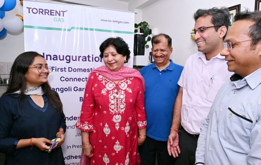 जयपुर: रंगोली गार्डन्स सोसाइटी में प्रथम घरेलू पीएनजी कनेक्शन का शुभारंभ, कलेक्टर संदेश नायक ने की अपनाने की अपील