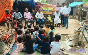एबीवीपी स्थापना दिवस: सूरौठ में जरूरतमंद और अनाथ बच्चों को बांटी शिक्षण सामग्री, दिया शिक्षा का संदेश